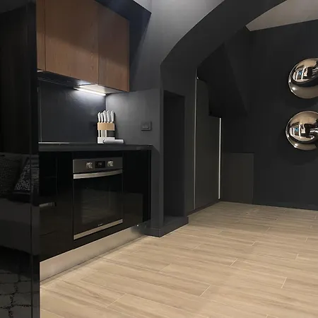 Luxury Renovated Ground Floor 1br - Of The - Historical Centre Apartmán