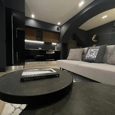 Garibaldi 1 Ground Floor 1br Apartment, Old Town