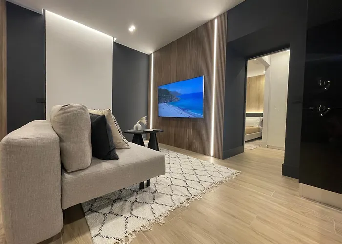 Luxury Renovated Ground Floor 1br - Of The - Historical Centre Apartman Olbia