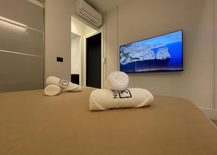Luxury Renovated Ground Floor 1br - Of The - Historical Centre Apartman *