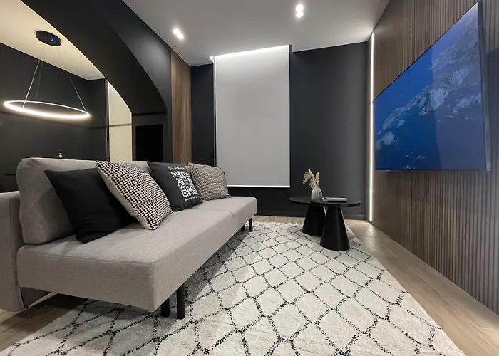 Luxury Renovated Ground Floor 1br - Of The - Historical Centre Apartman