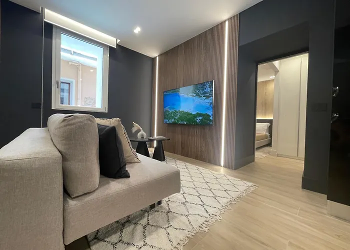 Luxury Renovated Ground Floor 1br - Of The - Historical Centre Apartman Olbia