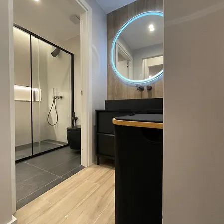 Luxury Renovated Ground Floor 1br - Of The - Historical Centre Apartment