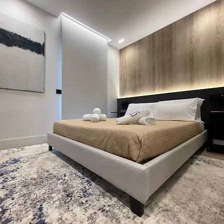 Apartment Luxury Renovated Ground Floor 1br - Of The - Historical Centre *