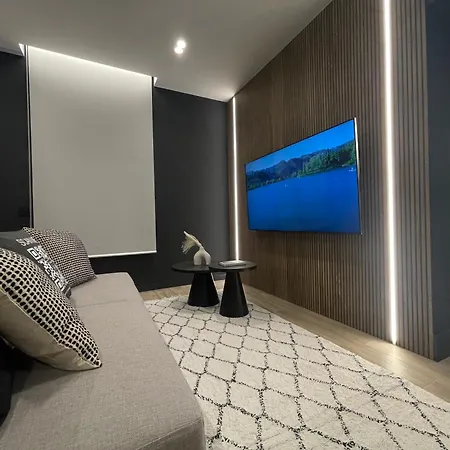 Garibaldi 1 Ground Floor 1br Apartment, Old Town