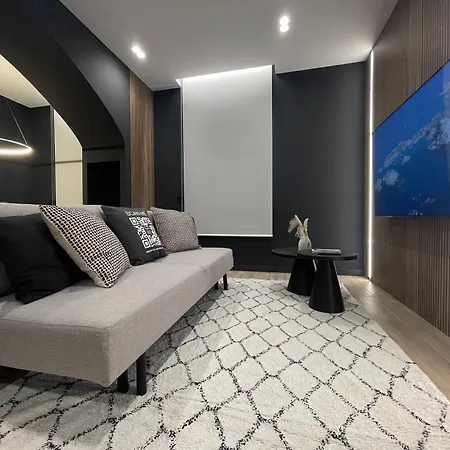 Luxury Renovated Ground Floor 1br - Of The - Historical Centre Apartment