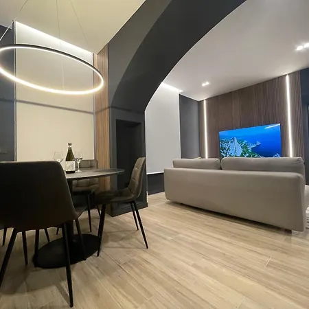 Luxury Renovated Ground Floor 1br - Of The - Historical Centre 奧爾比亞