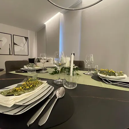 Luxury Renovated Ground Floor 1br - Of The - Historical Centre Apartment *