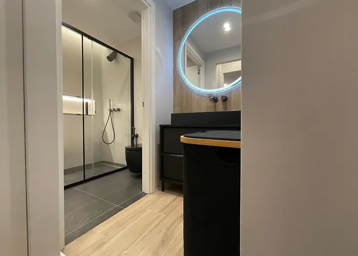 Luxury Renovated Ground Floor 1br - Of The - Historical Centre Lägenhet
